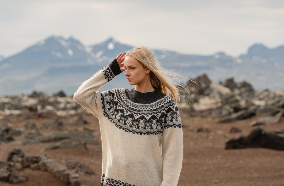 iceland-woman-wool-sweater-sheep_181.jpeg