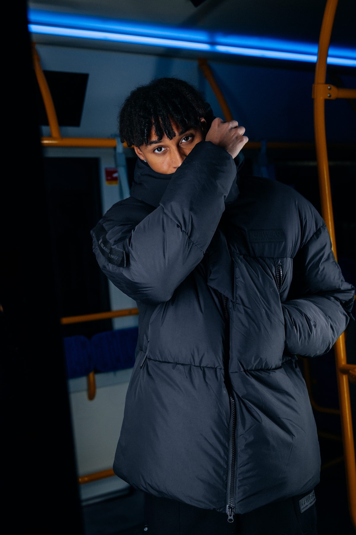 man-black-wintercoat-inside-1.jpeg