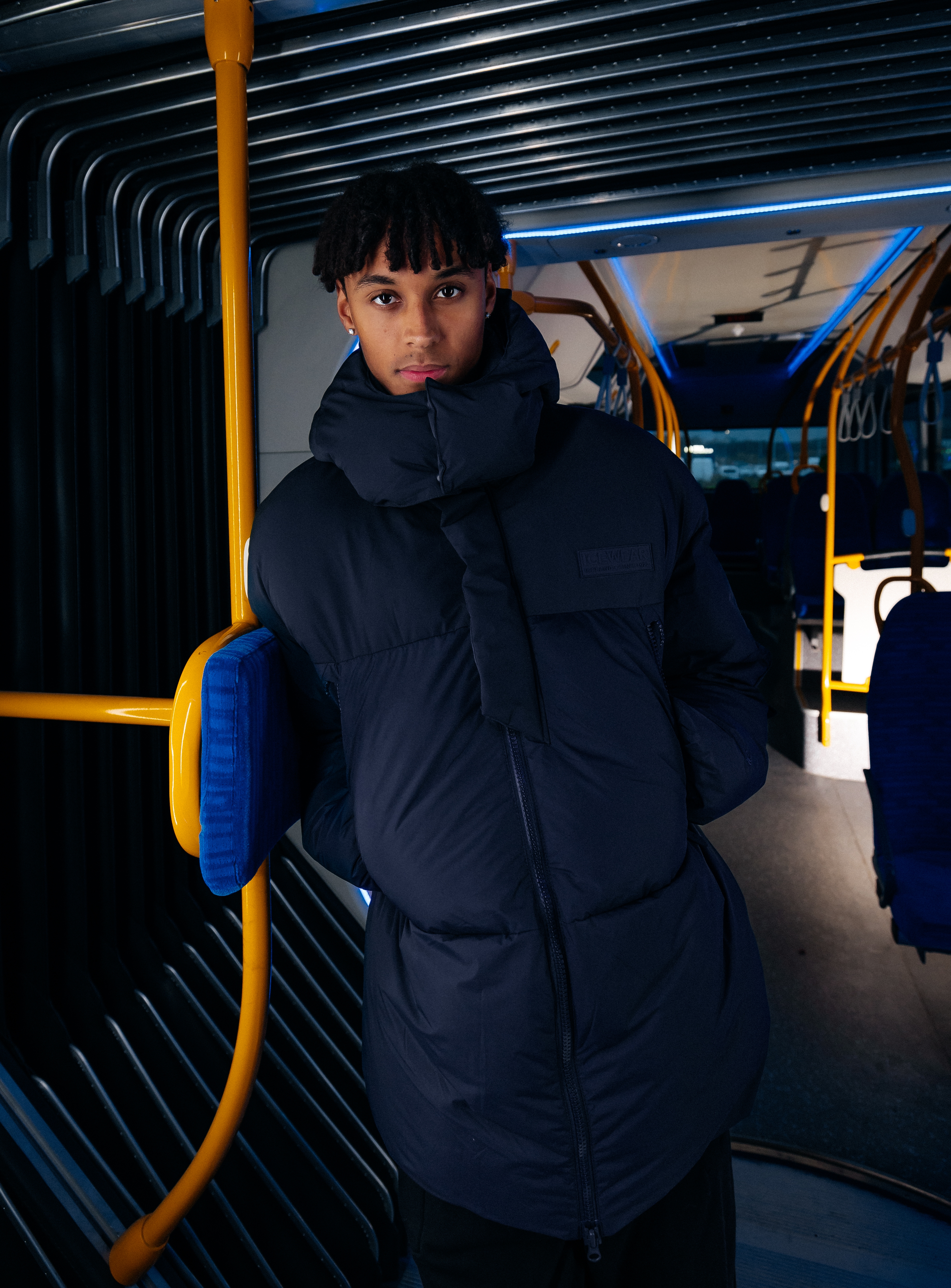man-black-wintercoat-inside-7.jpeg