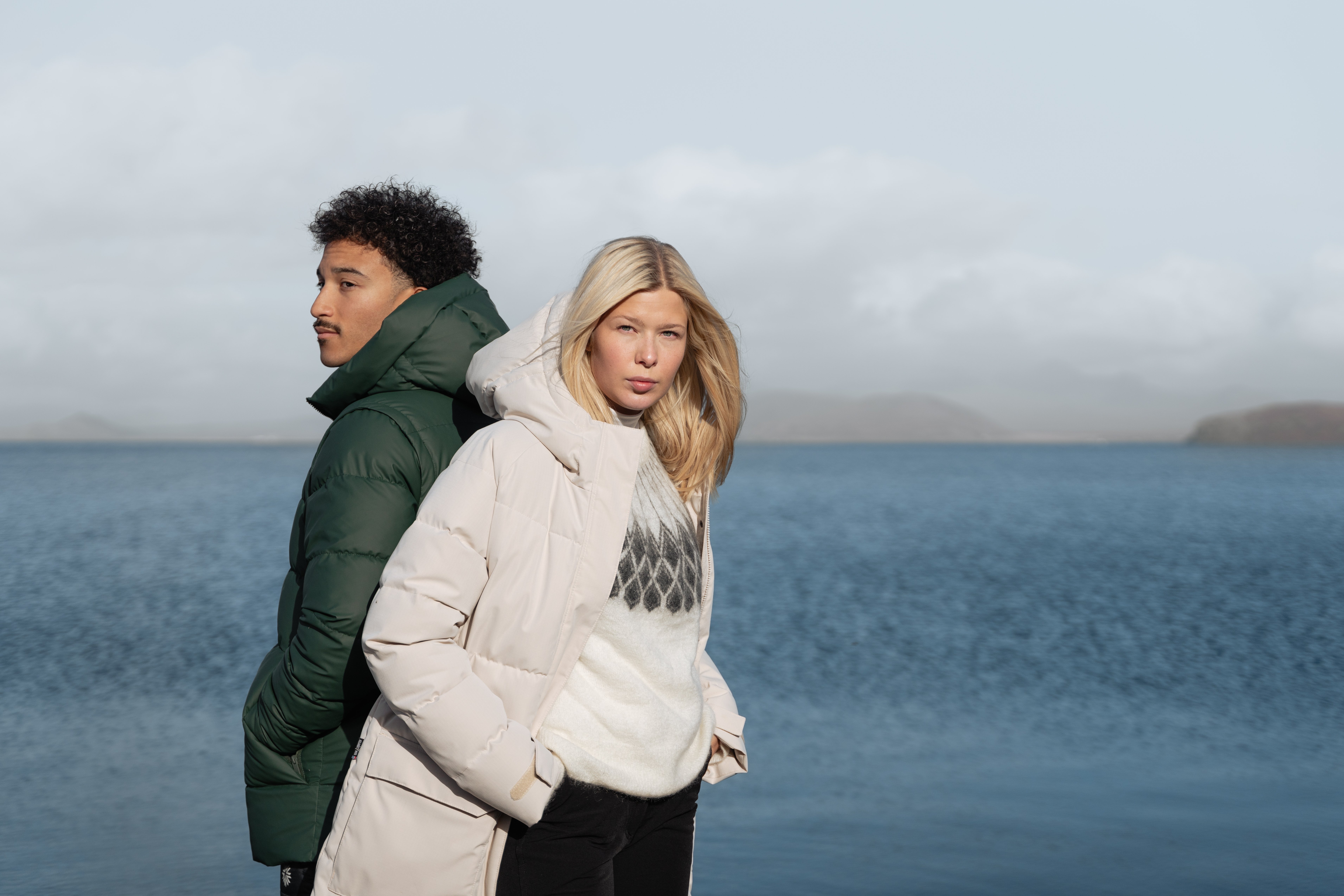 iceland-lake-people-long-wintercoats_66.jpeg