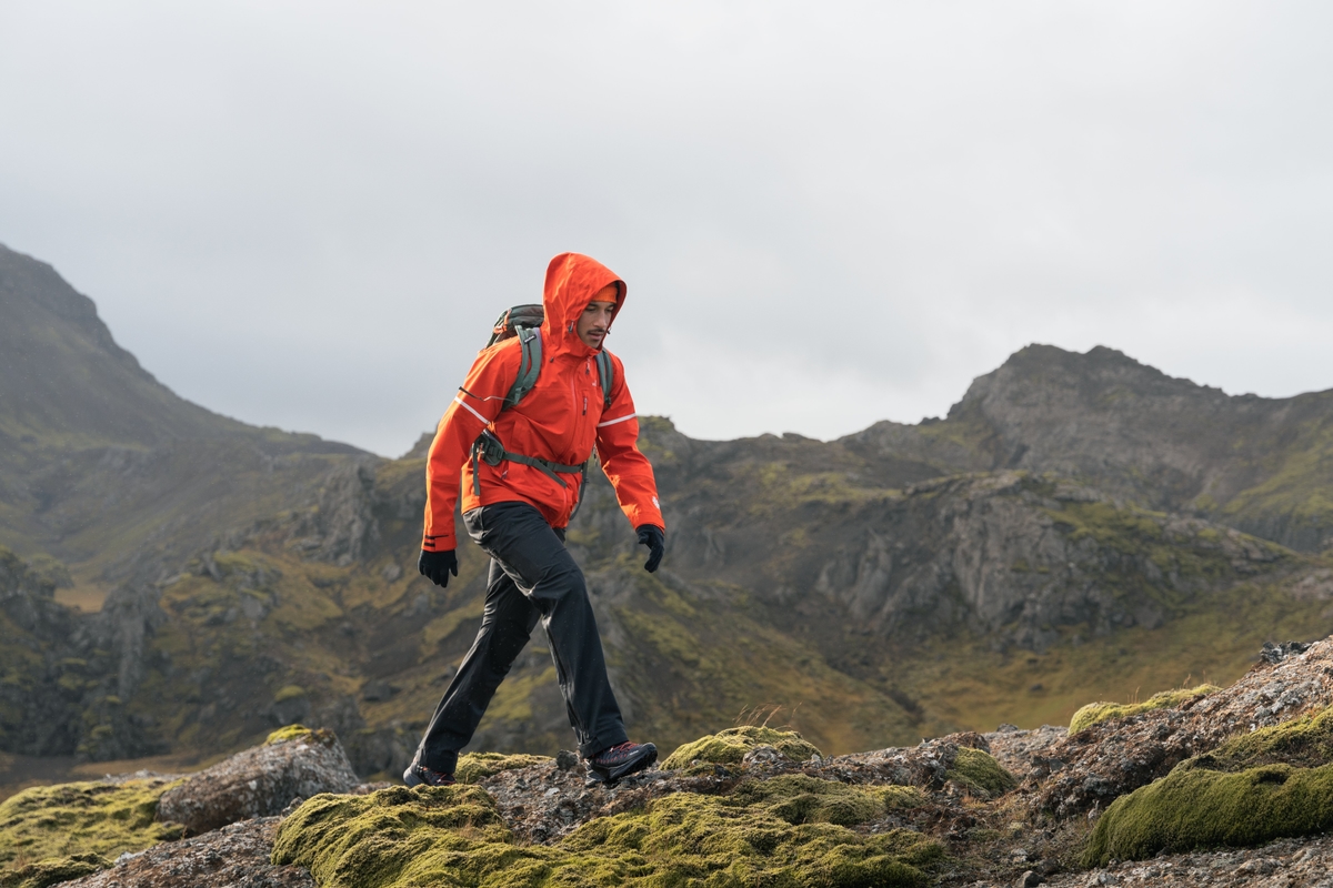 iceland-man-hiking_43.jpeg