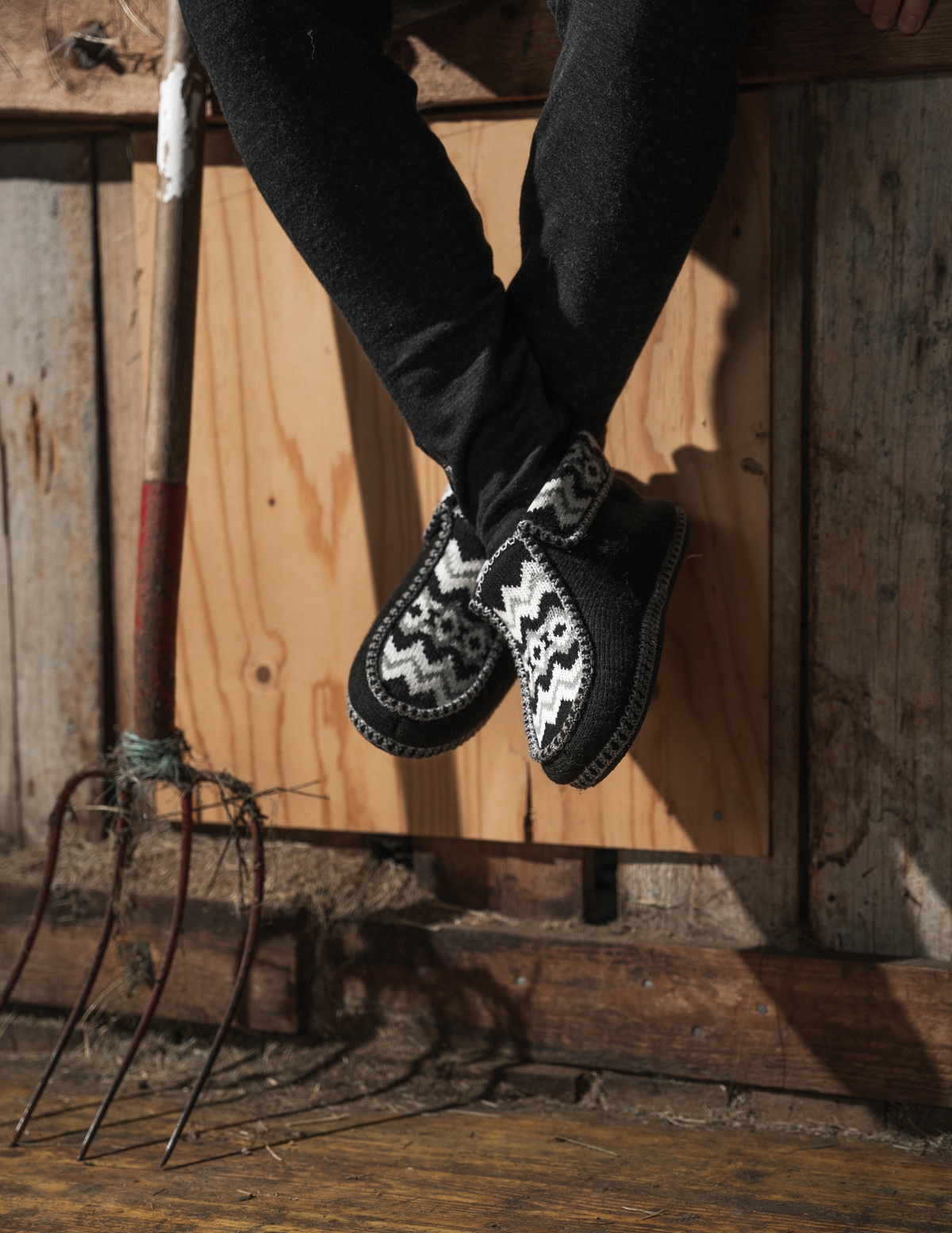 iceland-farm-black-nordic-slippers_41.jpeg