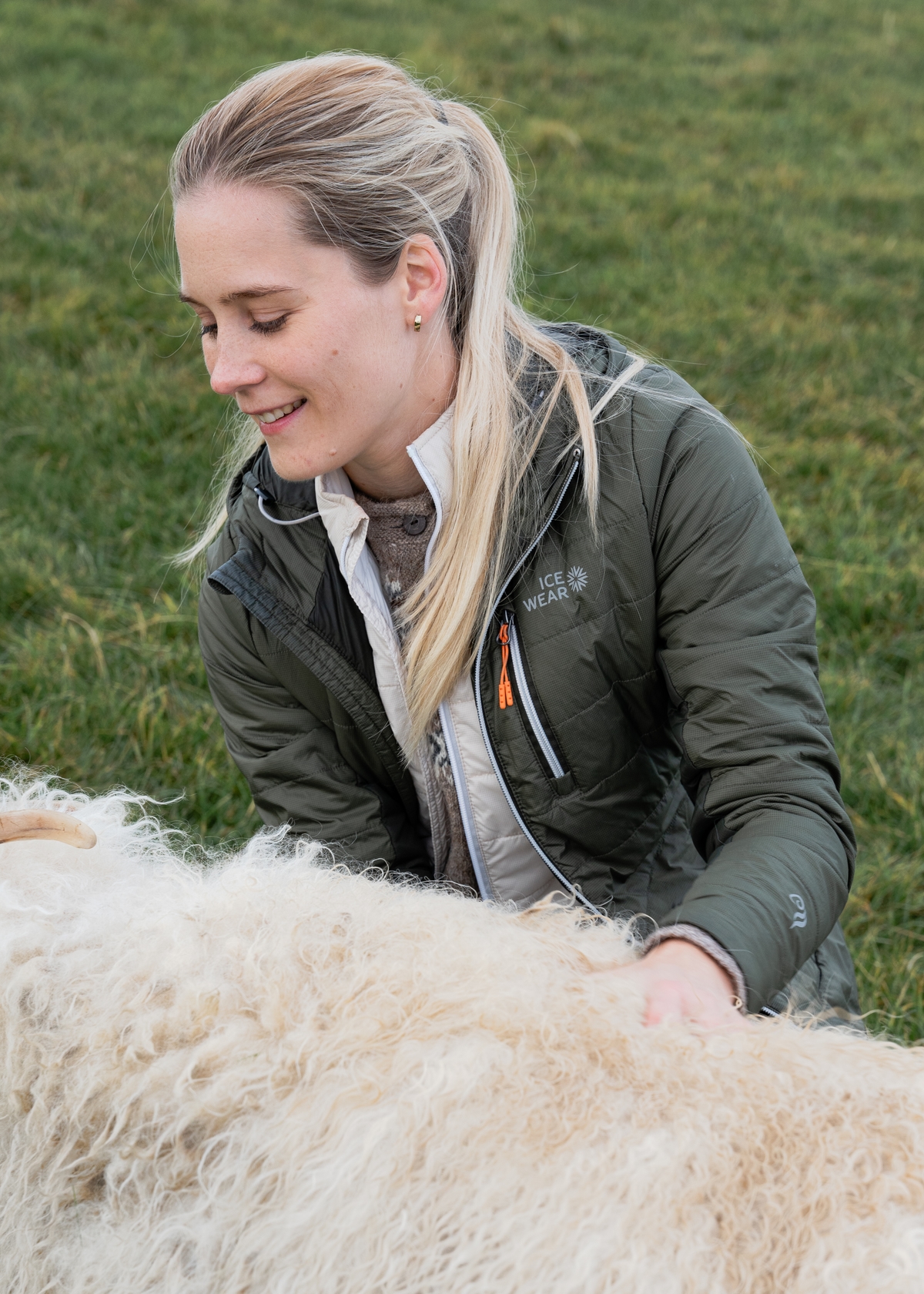 iceland-sheep-wool-winterjacket-grass_21.jpeg