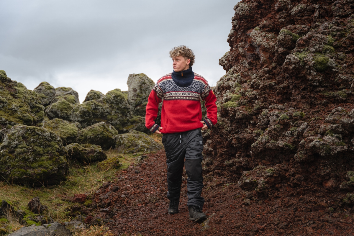 man-red-norwegian-sweater-outdoor-38.jpeg
