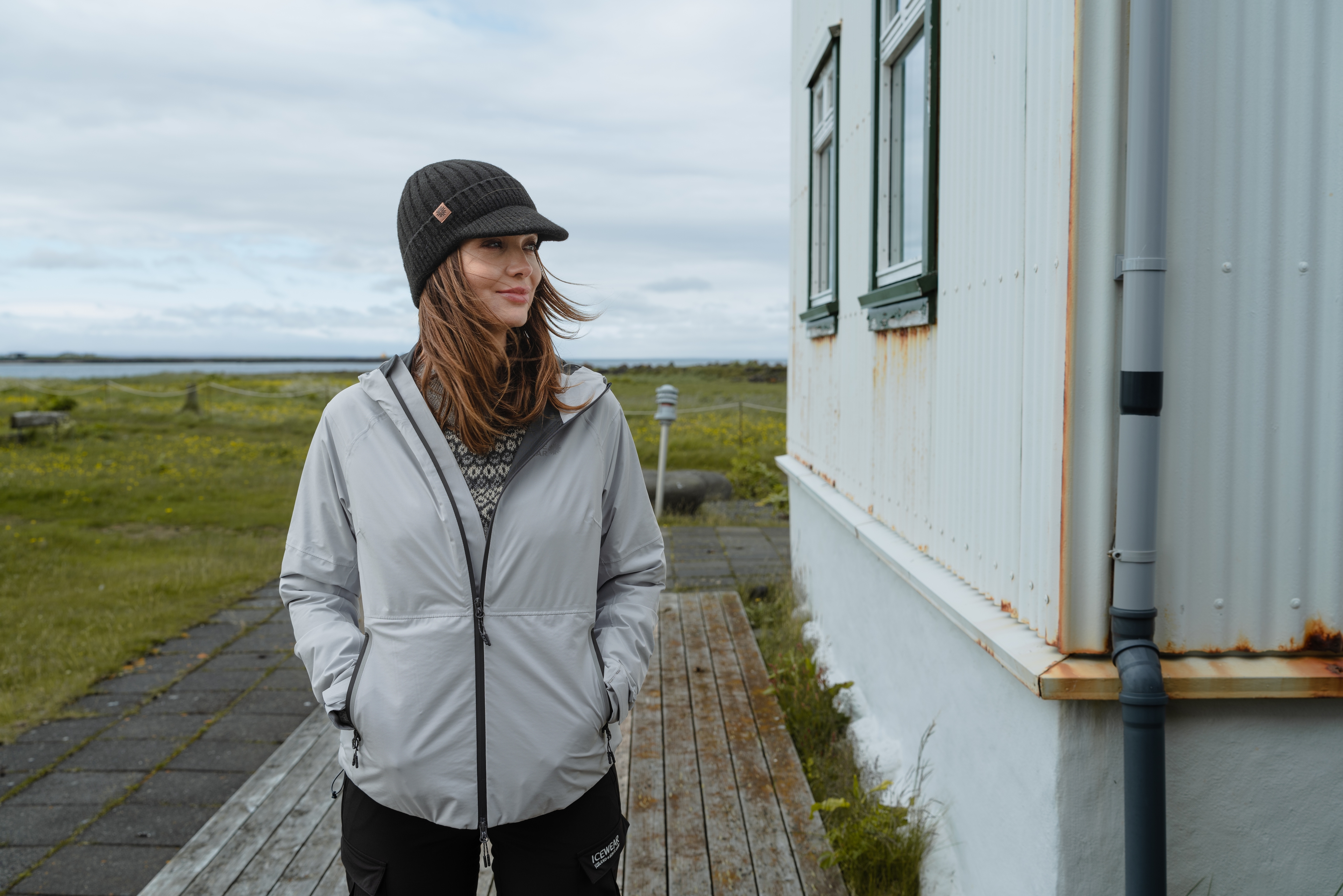 woman-lightgrey-jacket-hat-pants.jpeg