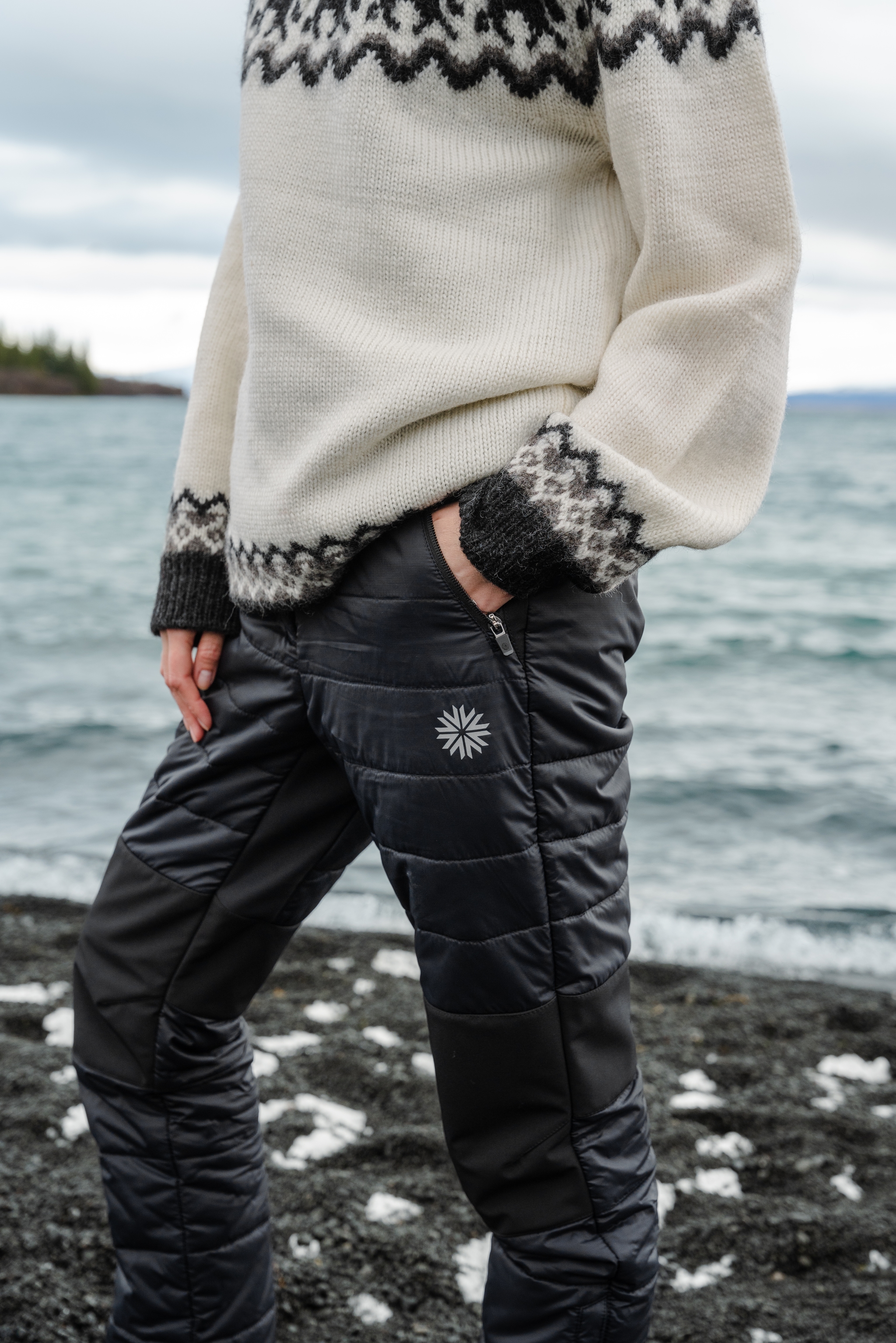 iceland-lake-woman-wool-sweater_45.jpeg