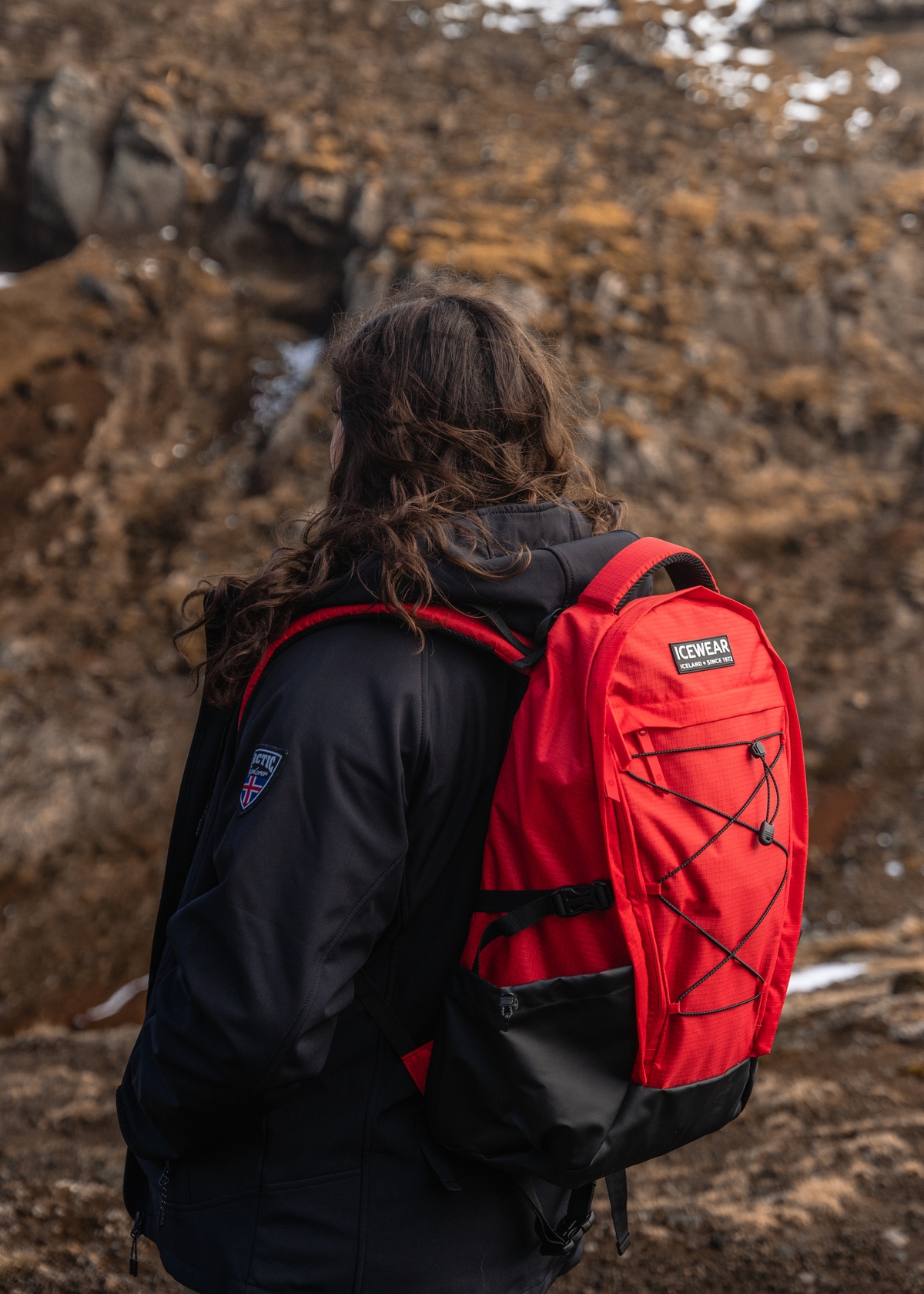 iceland-man-hiking_115.jpeg