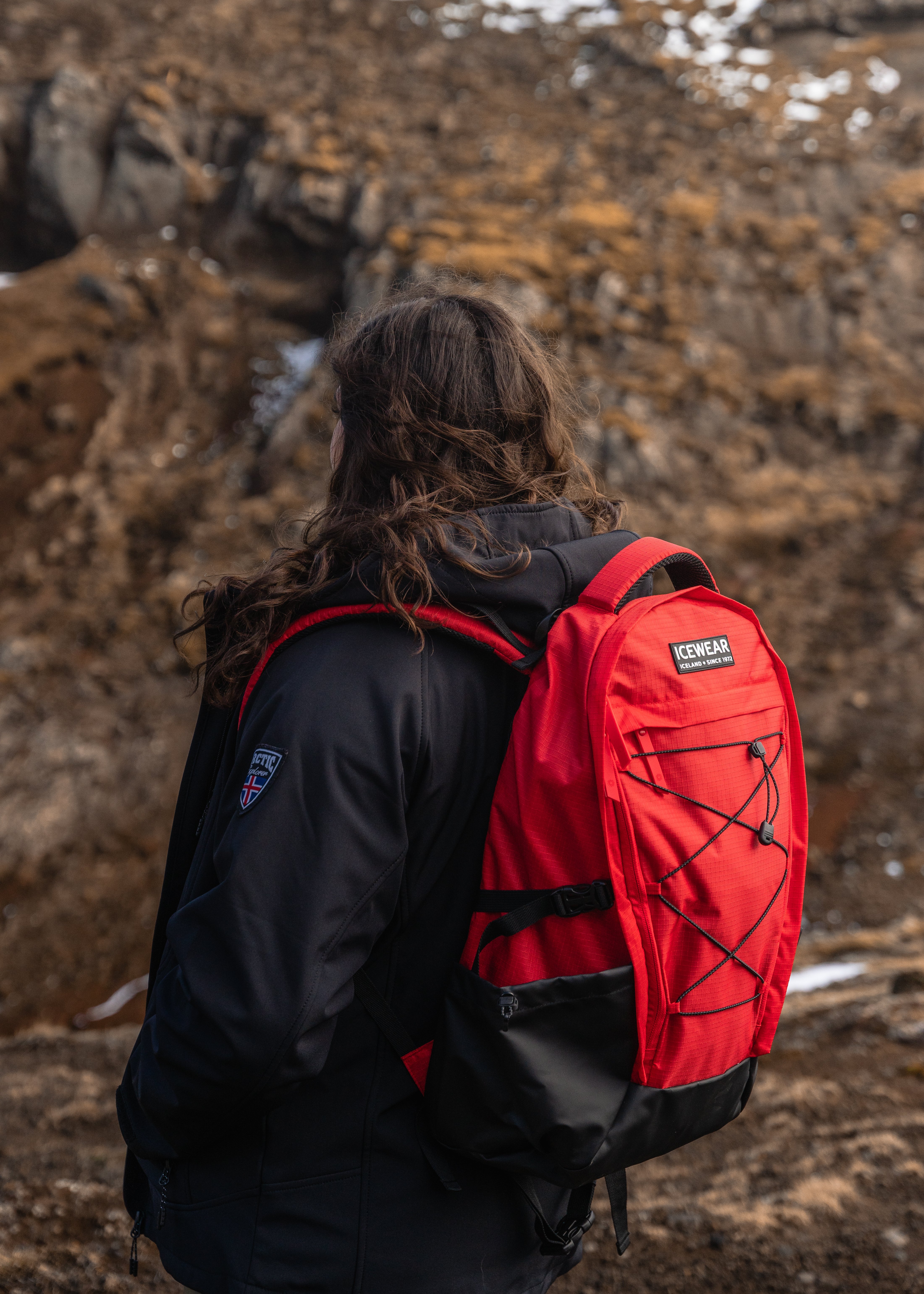 iceland-man-hiking_115.jpeg