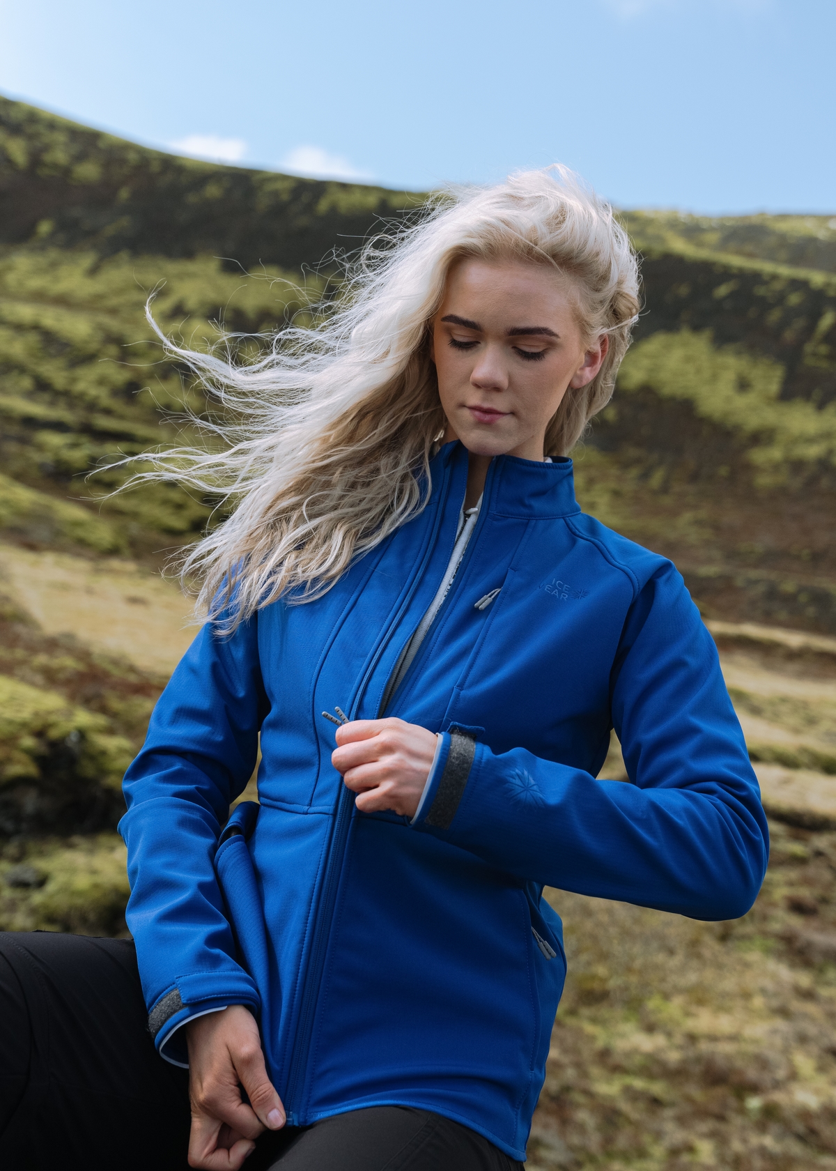 iceland-blond-woman-blue-jacket_83.jpeg