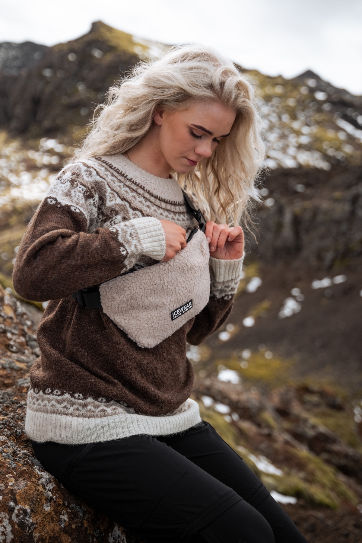 iceland-woman-wool-sweater_132-lukka.jpeg