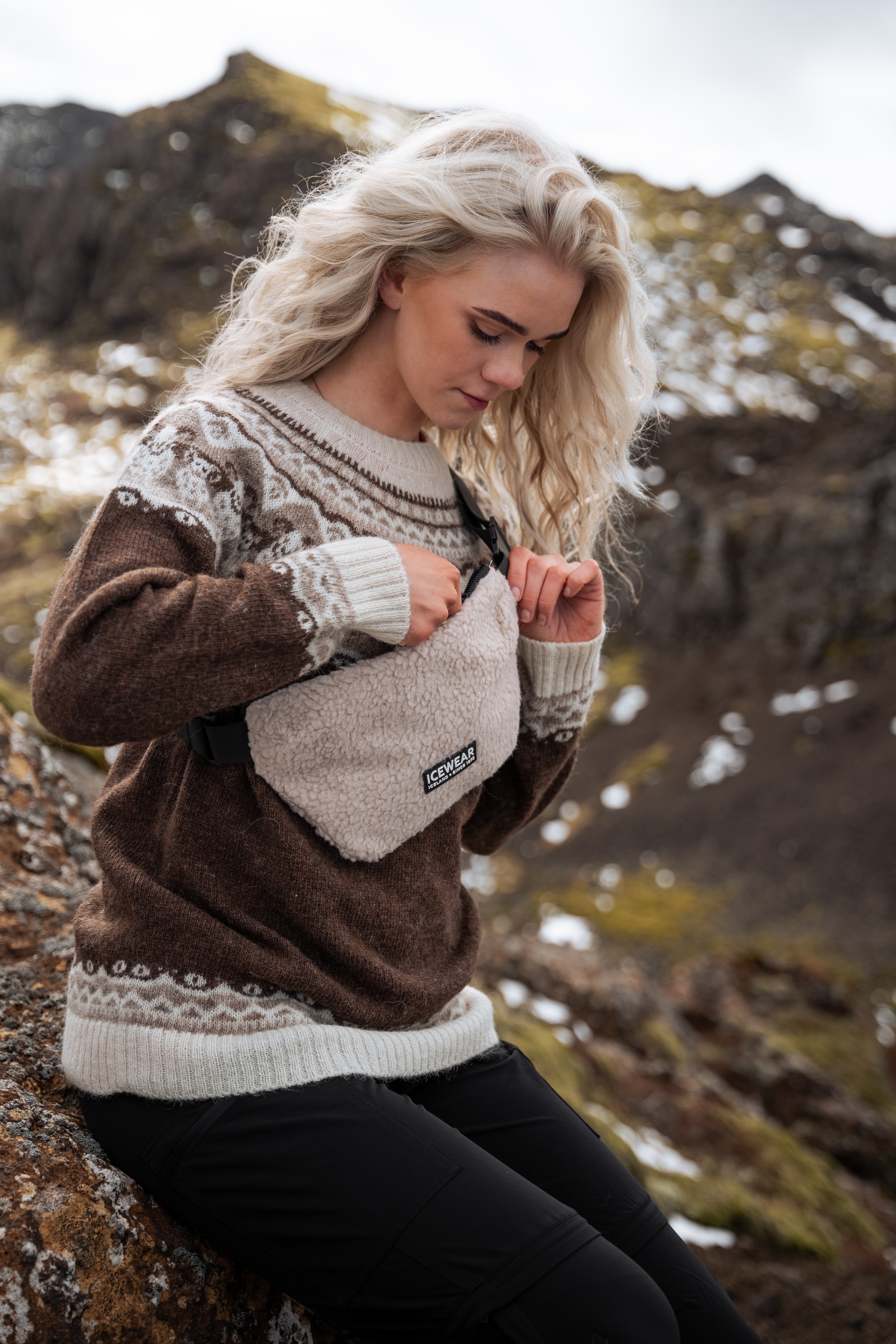iceland-woman-wool-sweater_132-lukka.jpeg