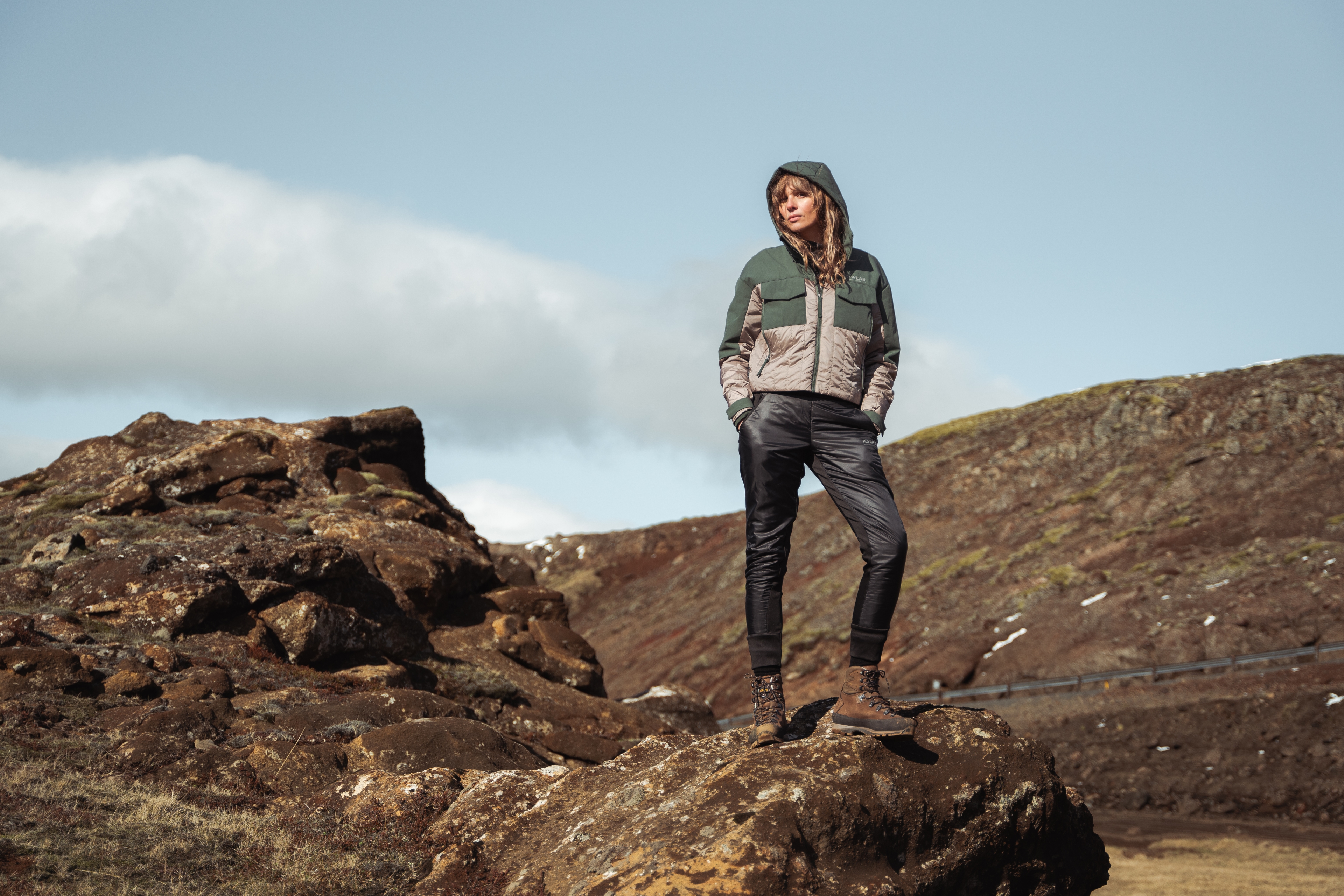 iceland-woman-outdoor-activewear_213.jpeg