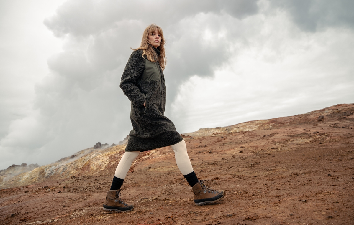 iceland-woman-wool-sweater_12.jpeg