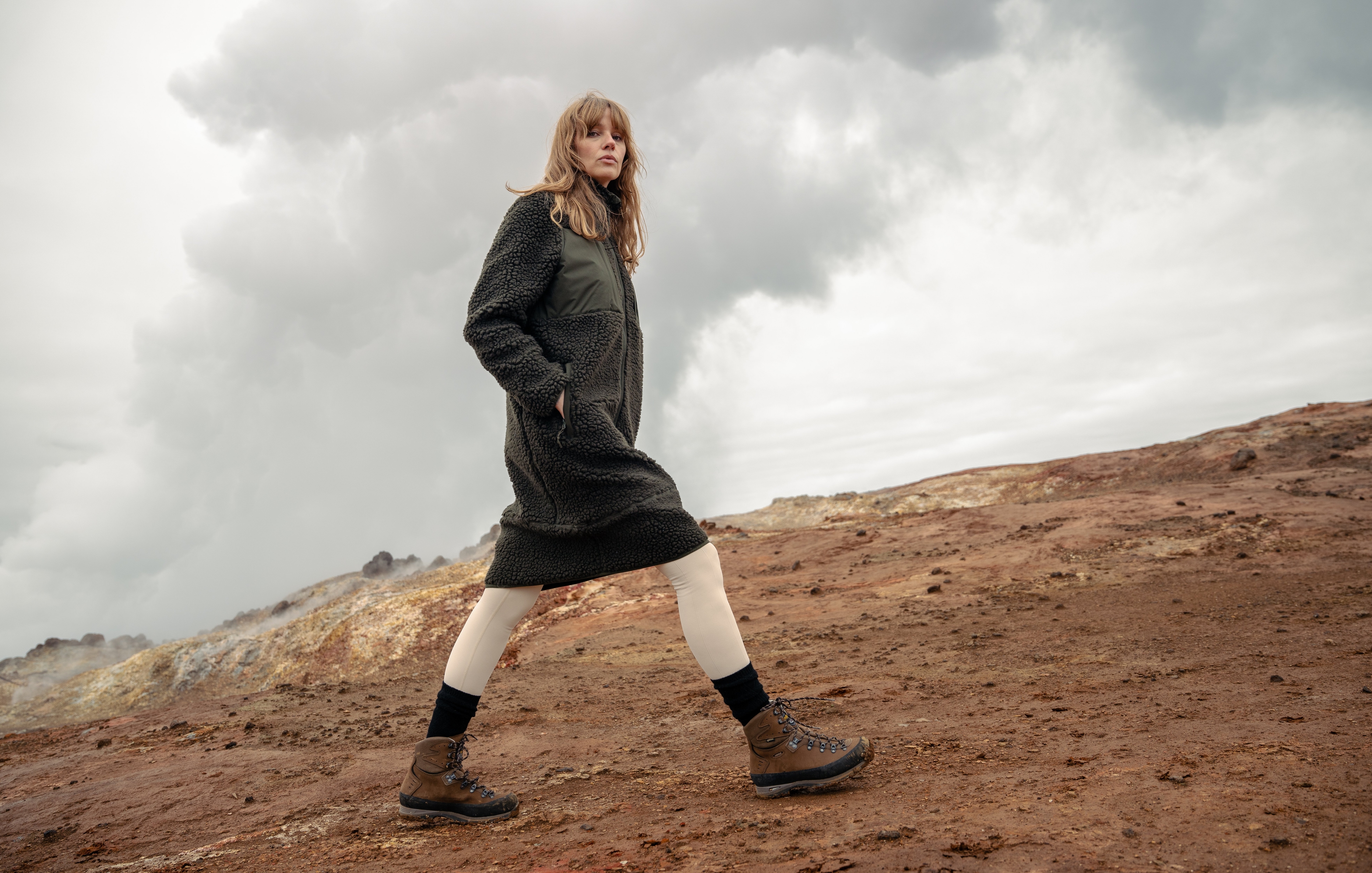 iceland-woman-wool-sweater_12.jpeg