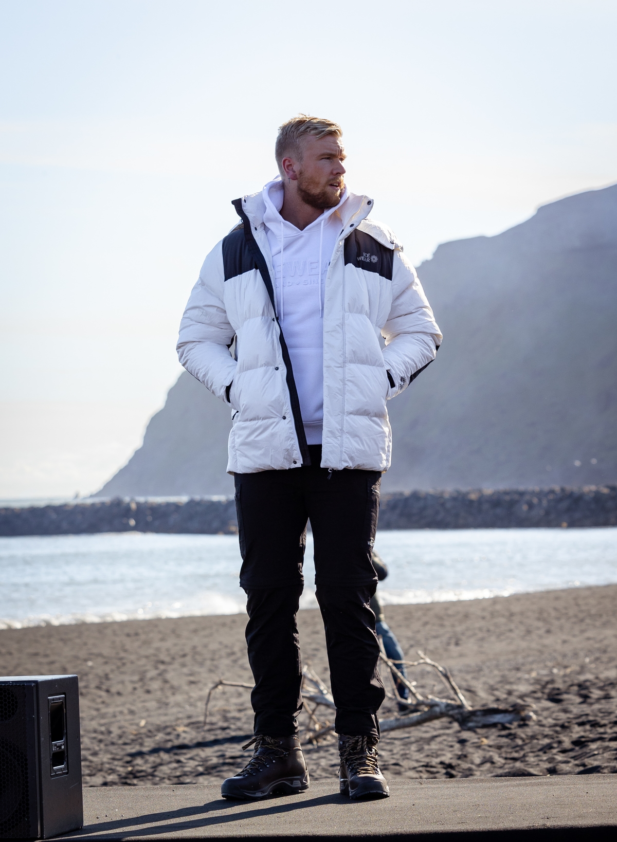 man-downjacket-hoodie.jpeg