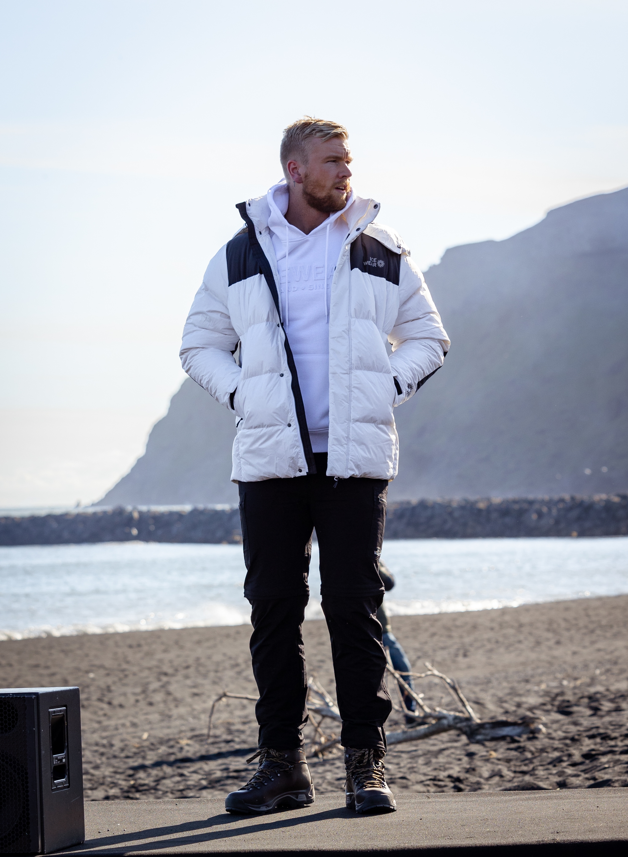 man-downjacket-hoodie.jpeg
