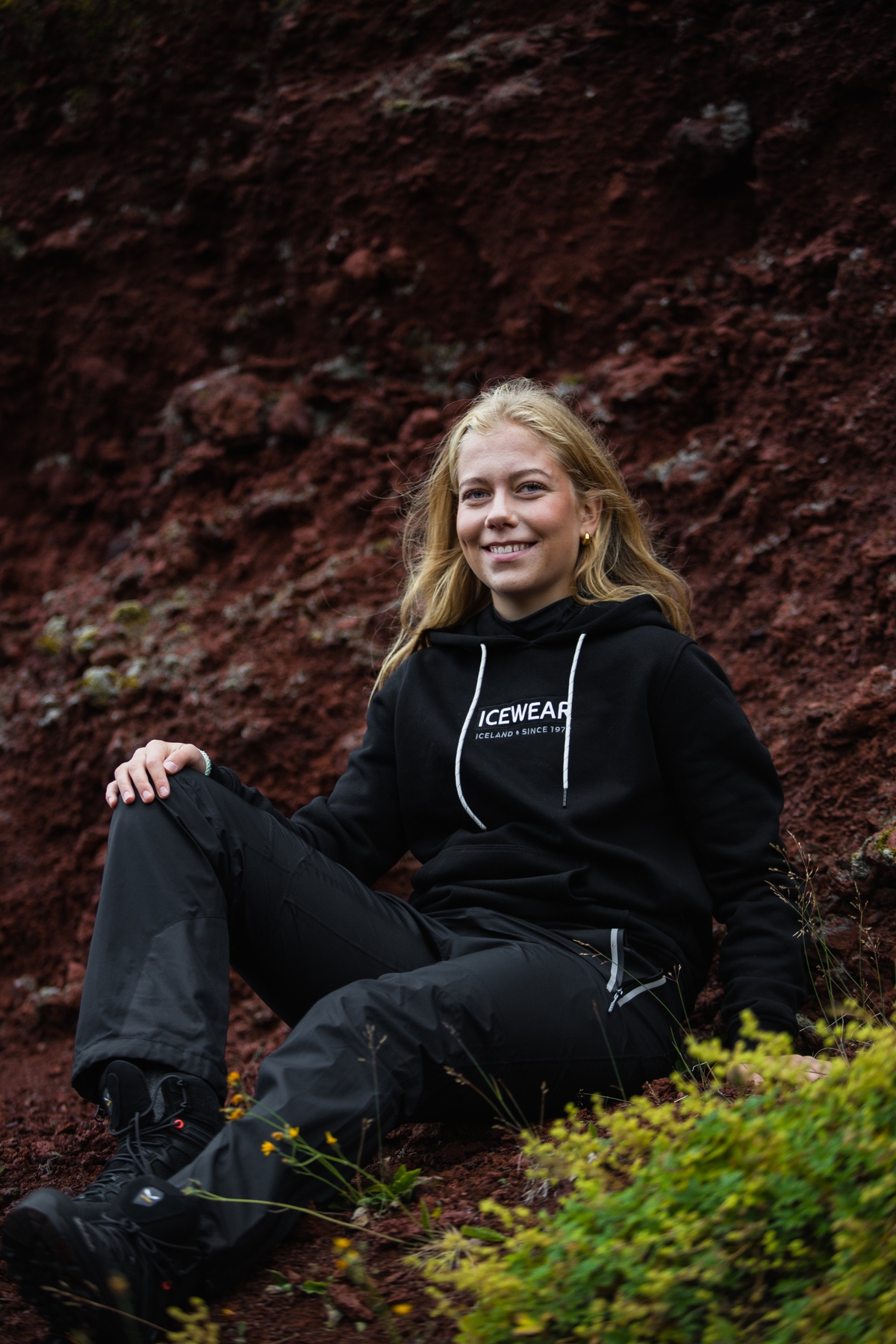 woman-hoodie-pants-black-1.jpeg