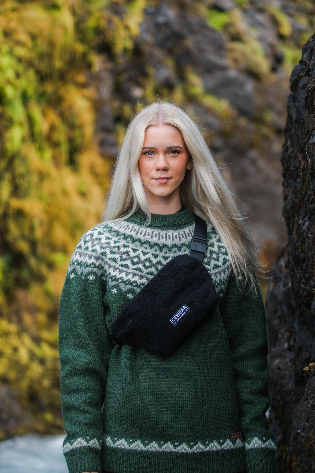 woman-green-wool-sweater-icelandic-bag.jpeg