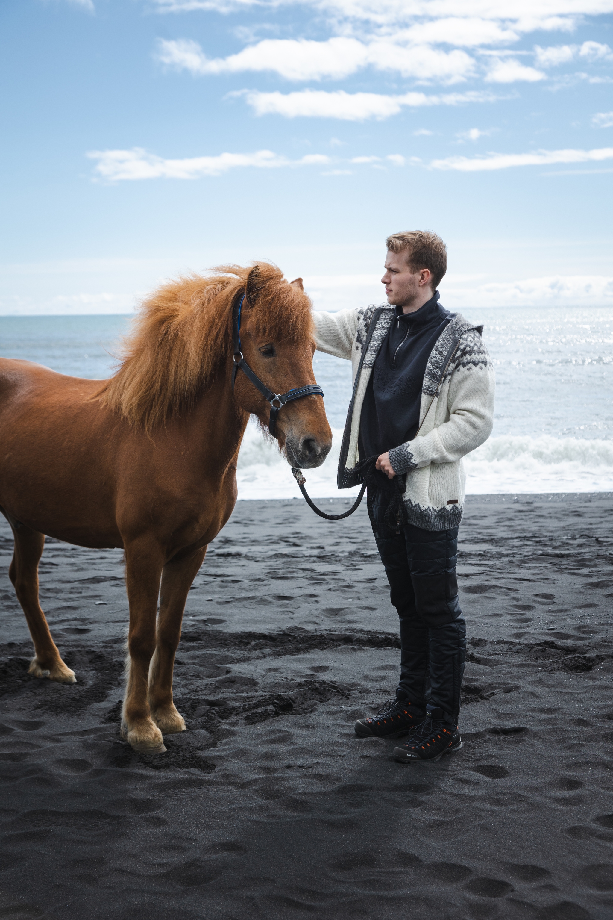 man-icelandic-horse-wool-sweater-blackbeach.jpeg