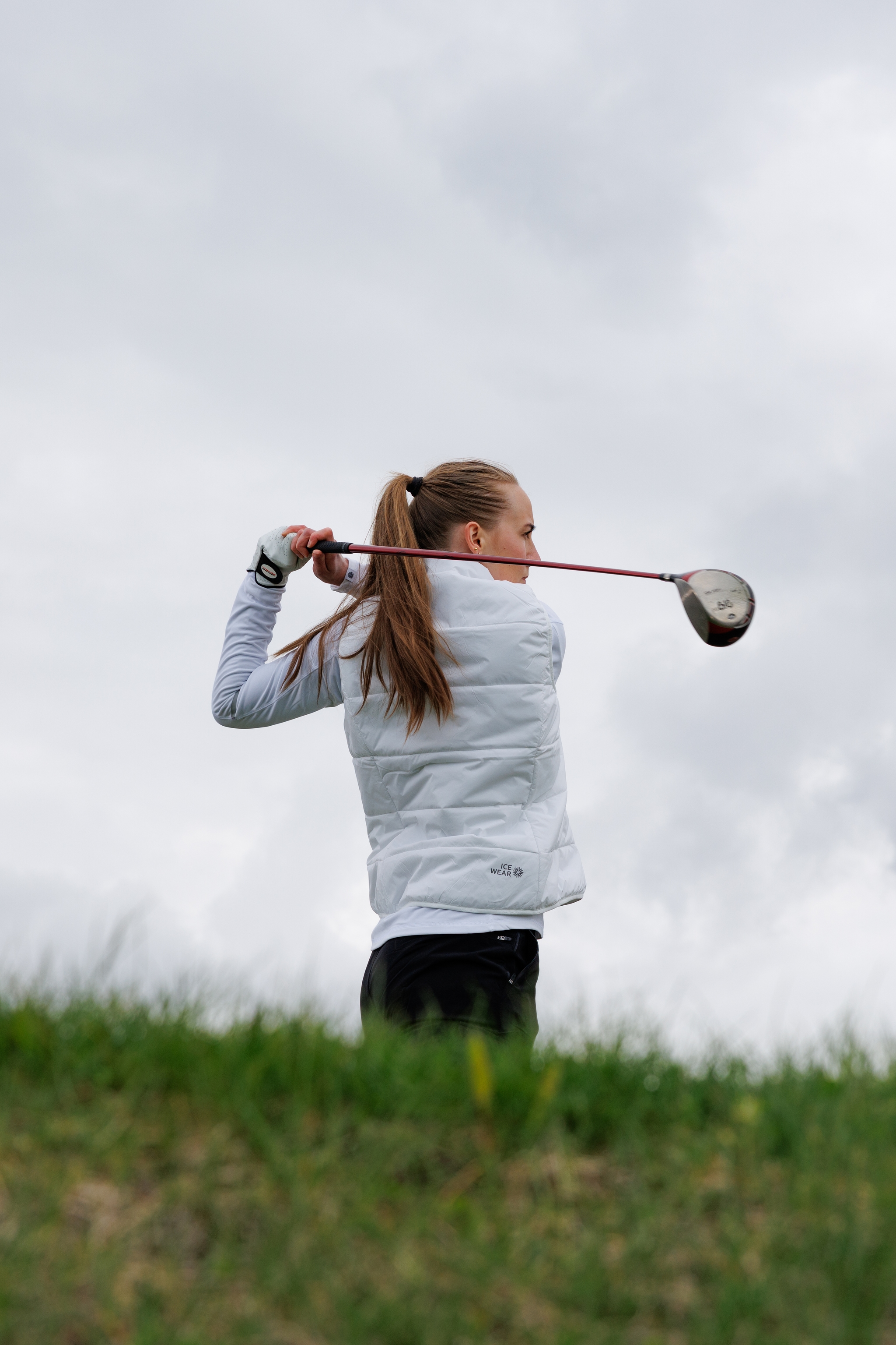 0017-woman-playing-golf-iceland.jpeg