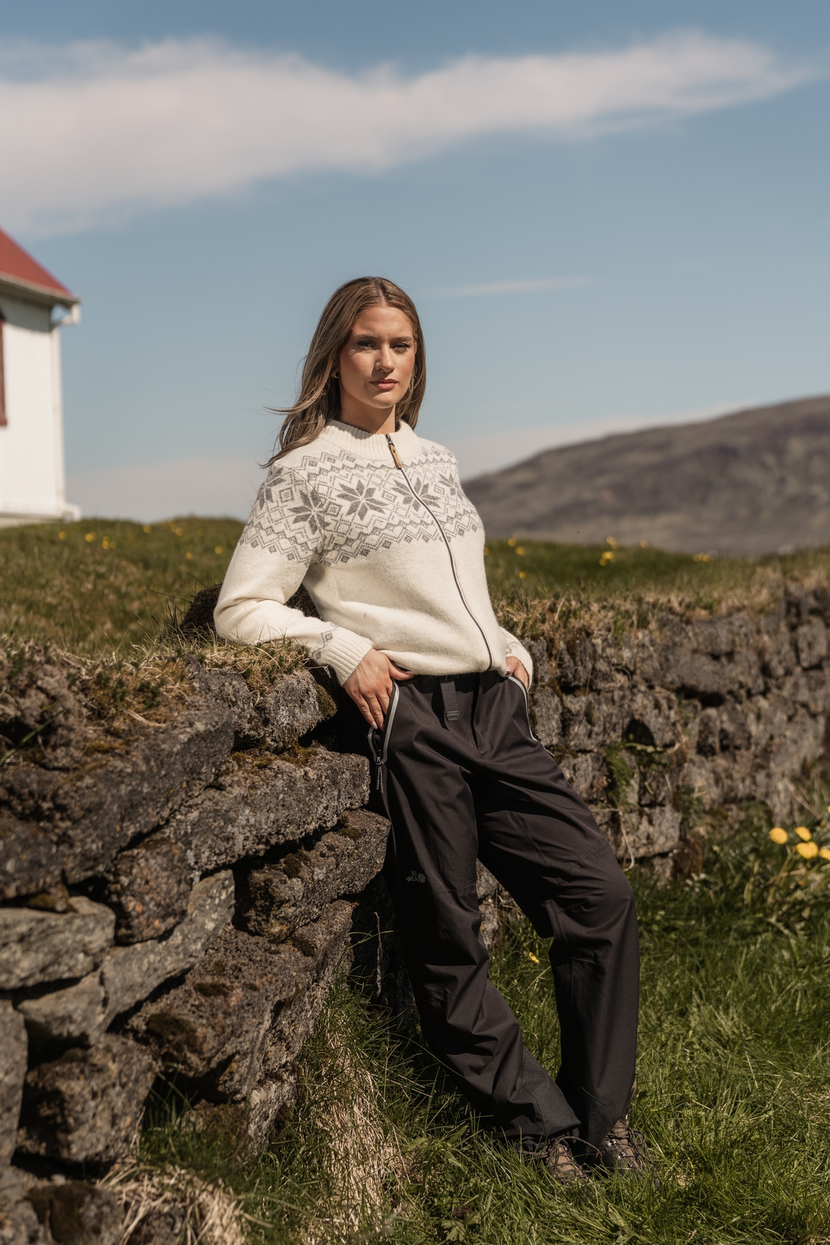 summer-outdoor-iceland-wool-woman00173.jpeg