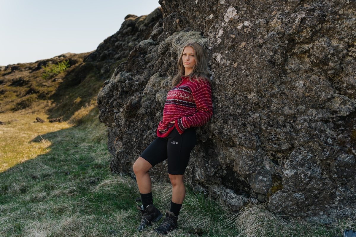summer-outdoor-iceland-wool-woman00093.jpeg