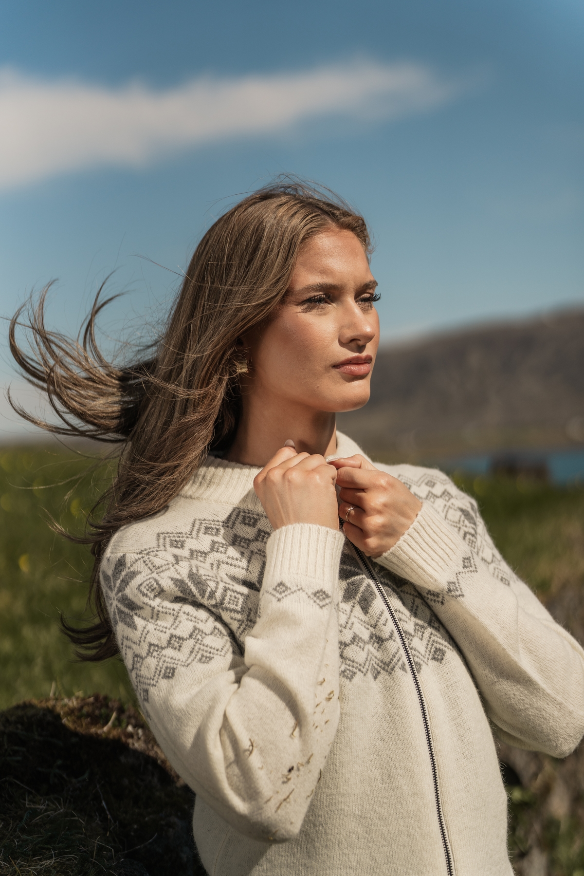 summer-outdoor-iceland-wool-woman00176.jpeg