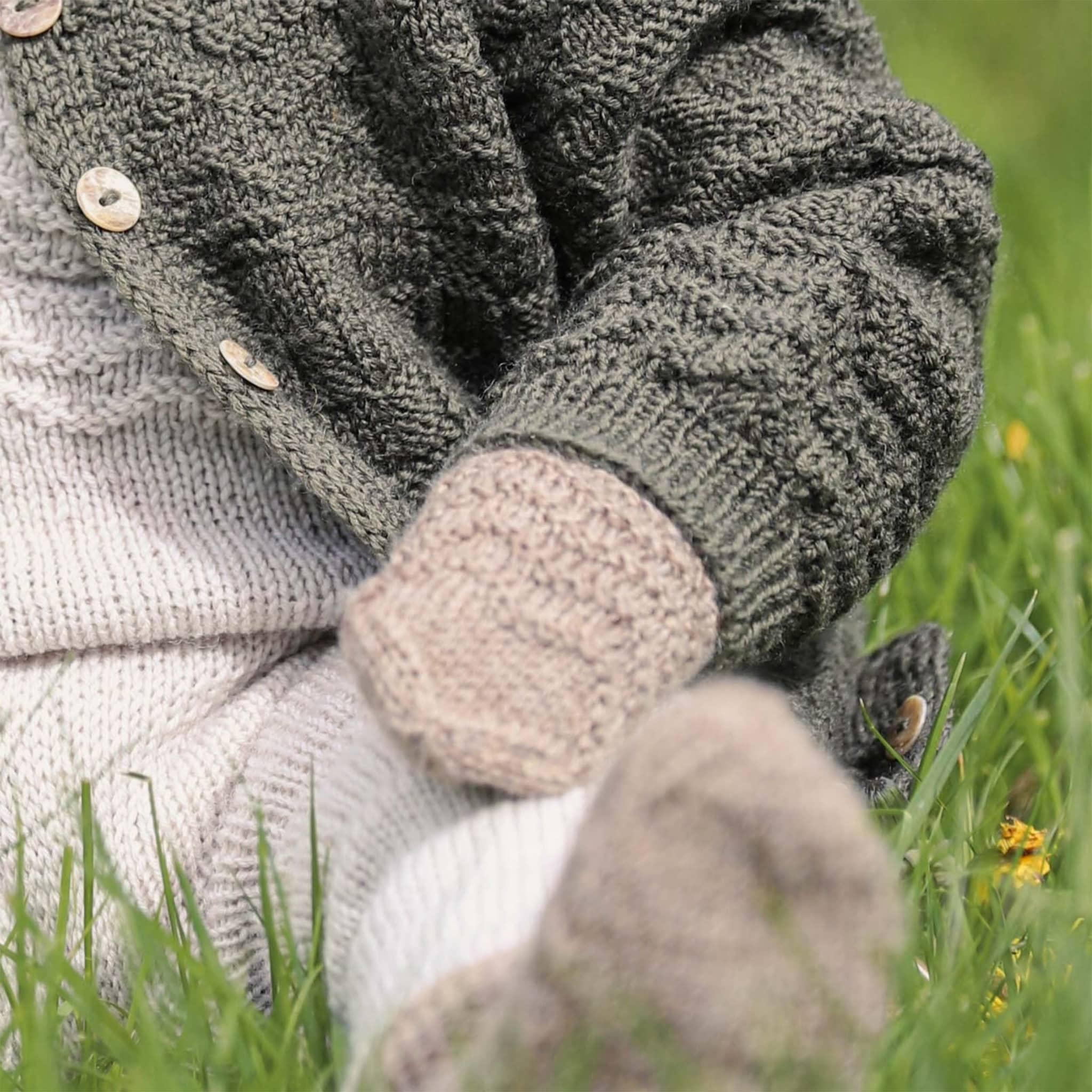 Flóð newborn socks and mittens knitting pattern