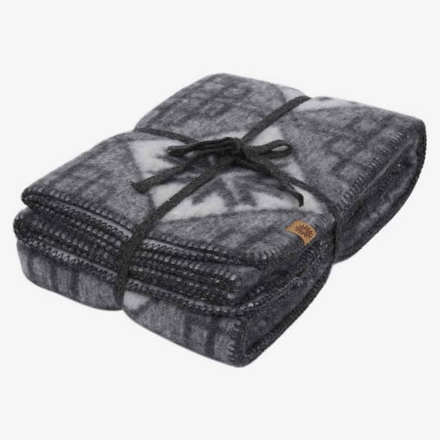 Varmi Scandinavian design wool blanket