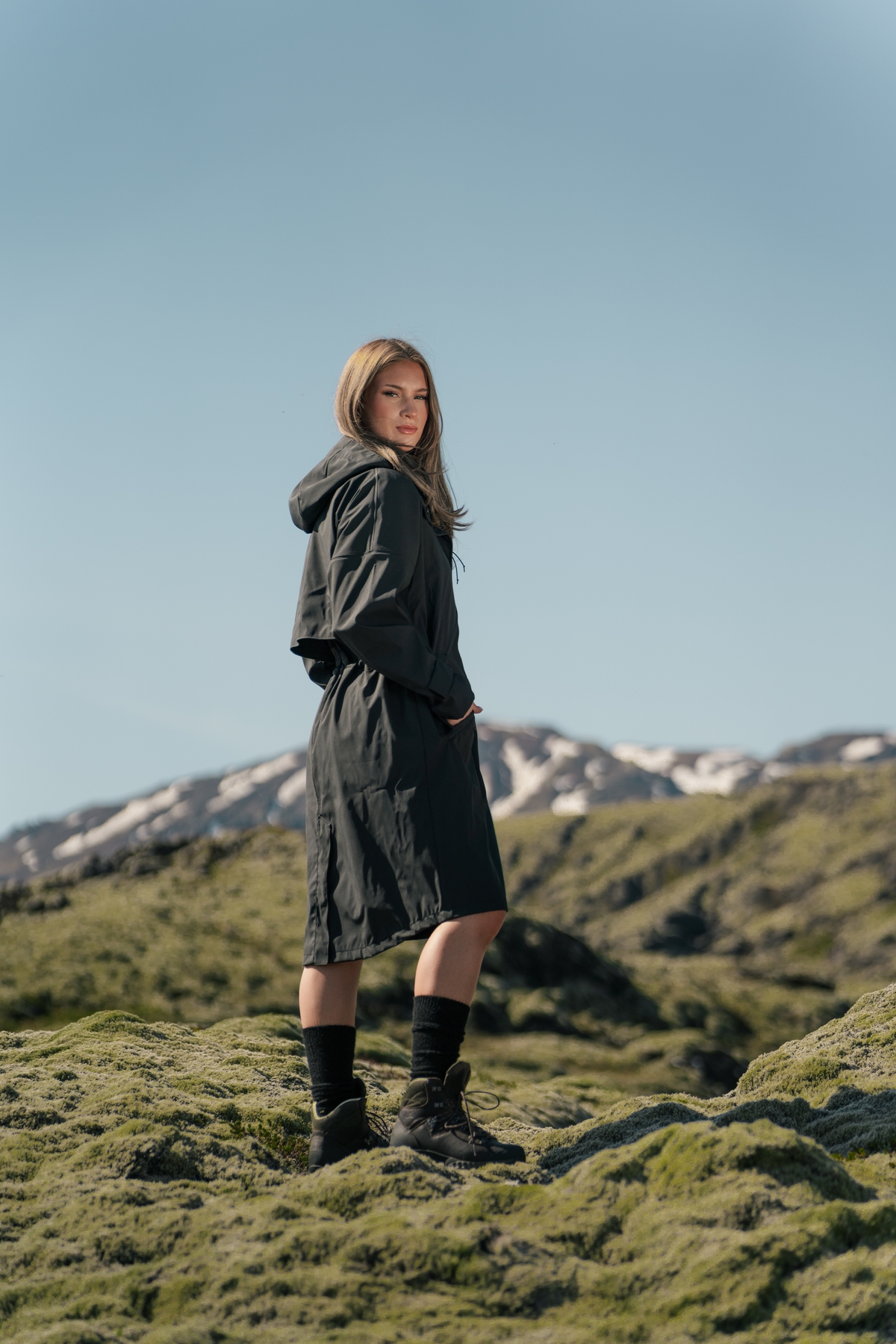 summer-outdoor-iceland-wool-woman00052.jpeg